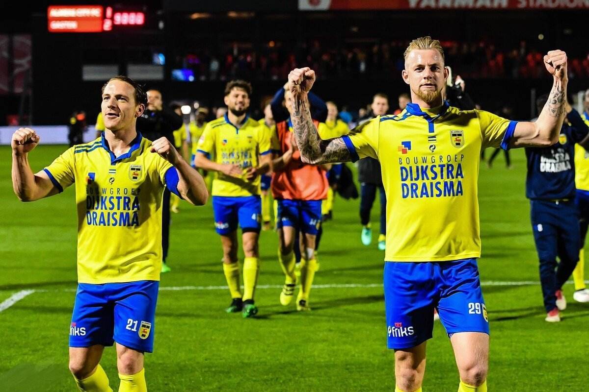 强队稳居上 强队稳居上